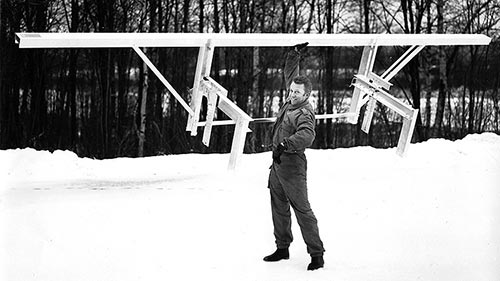 Bengt-Olov lifts a sawmill with one hand